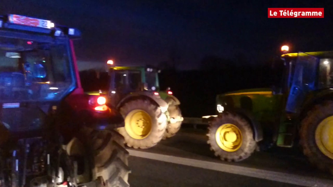 Guingamp. Premier convoi sur la RN12 en direction de Rennes