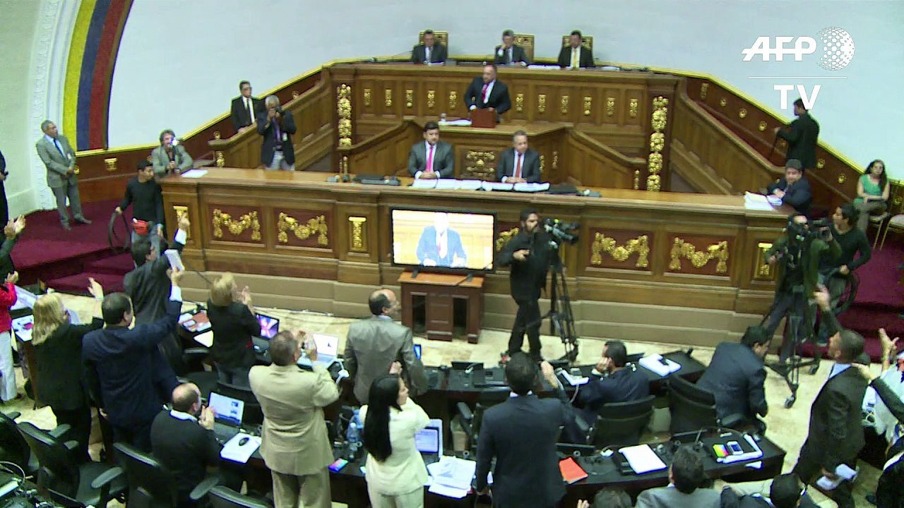 Oposición venezolana aprueba amnistía para políticos presos