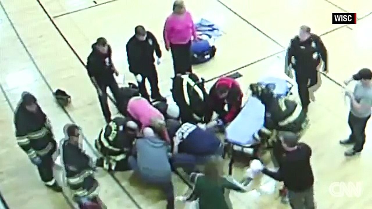 Une jeune fille s'empale sur un bout de bois en plein match de Basket-ball