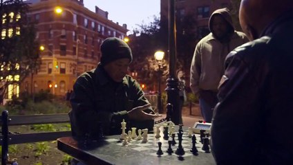 Chess Master plays against Huslters Man in Central Park!
