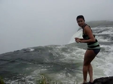 Peş Peşe Şeytan Havuzuna Atladılar