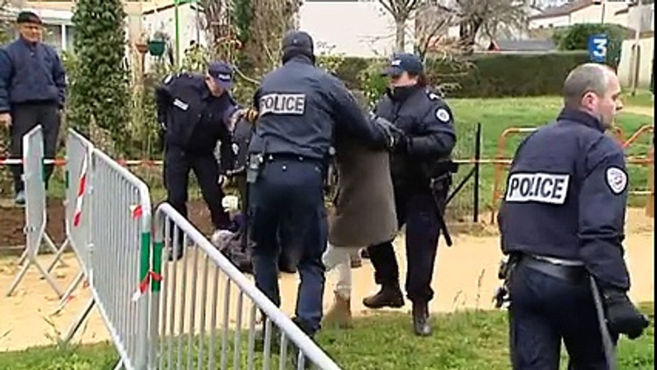Arrestation musclée d’une dame de 72 ans