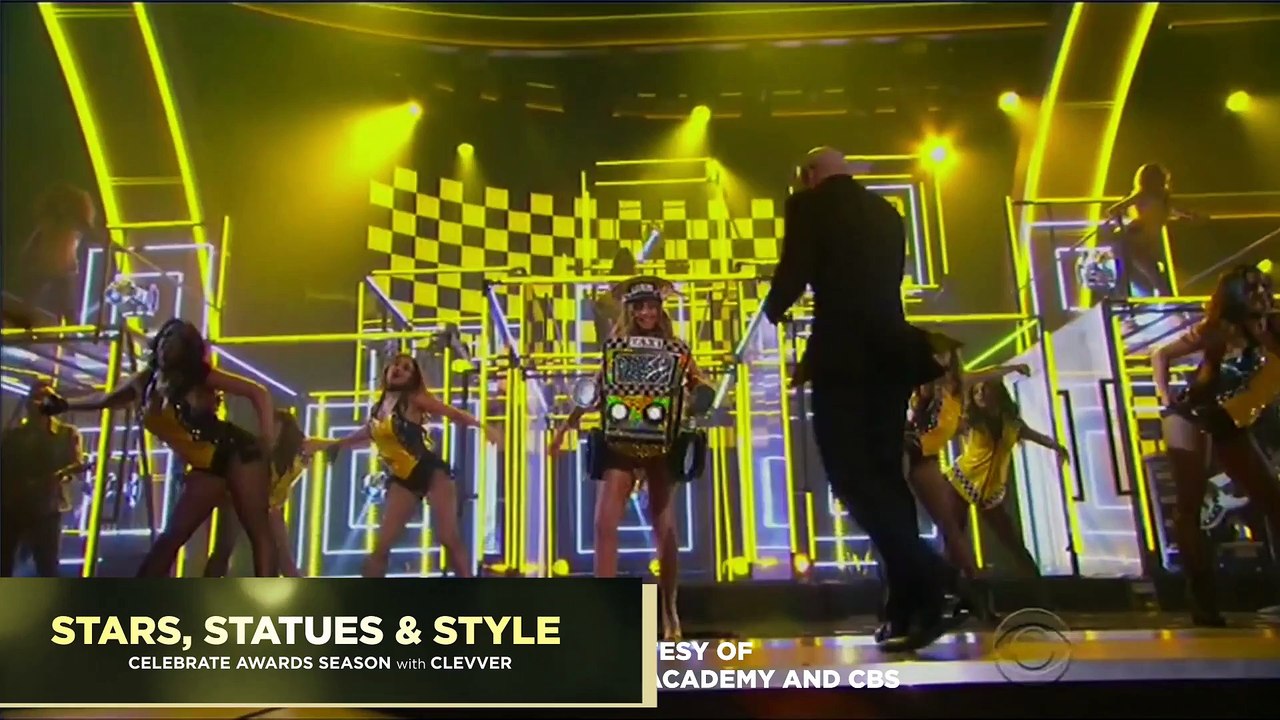 Sofia Vergara Dances With Pitbull for 2016 Grammys Performance