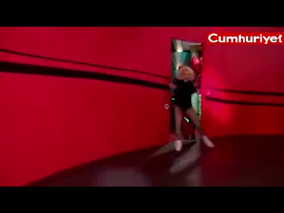 Gwen Stefani klibinde dublör kullandı