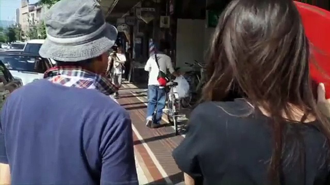 美人が特殊メイクでみすぼらしい容姿に！