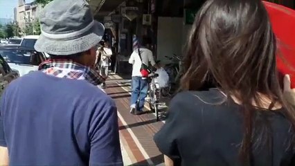 美人が特殊メイクでみすぼらしい容姿に！