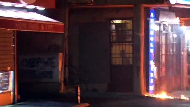 Okmeydanı'nda eylemciler polise havai fişek ve molotof ile saldırdı