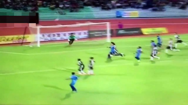 Extraordinaire coup-franc à la Roberto Carlos de Faiz Subri !