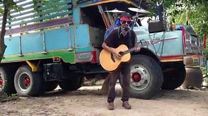wow he is alone can make music very nice