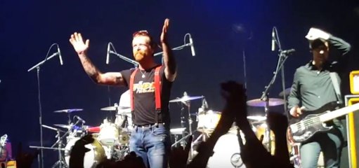 Eagles of Death Metal : Paris s'éveille (Jacques Dutronc) Intro Paris Olympa