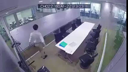 كوكب اليابان بتصفيقة يرجع الكرسي لبلاستو