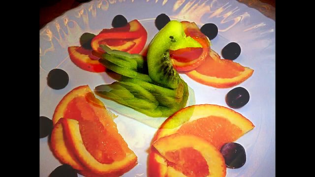 Bird of kiwi! Птица из киви! Украшения из фруктов! Decoration of fruit!