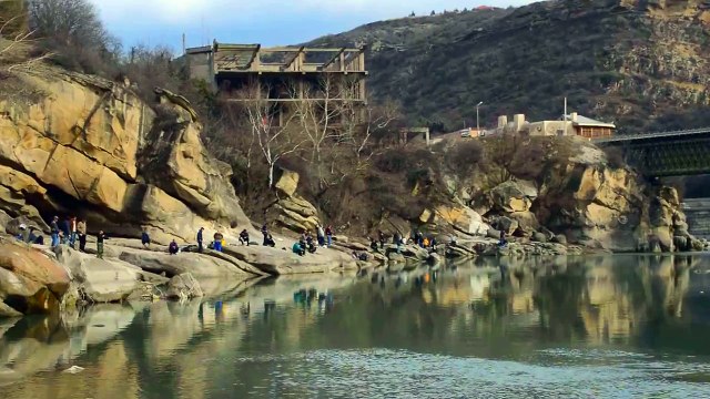 TBILISI FISHING AT MTKVARI IN ZAHESI - ТБИЛИСИ РЫБАЛКА НА КУРЕ В ЗАГЕСЕ