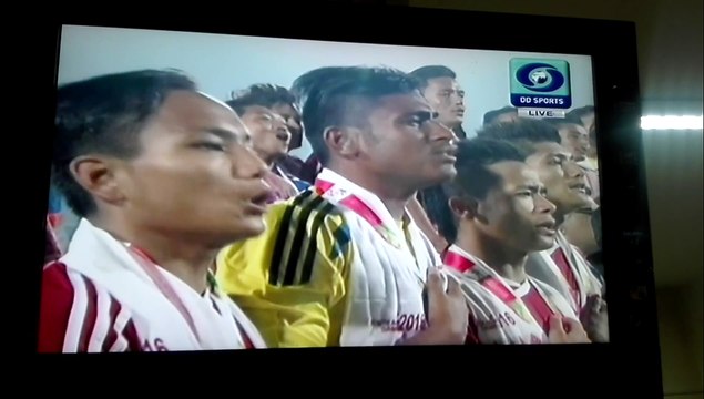 L'équipe de FOOT népalaise se fait censurer son hymne mais continu de chanter