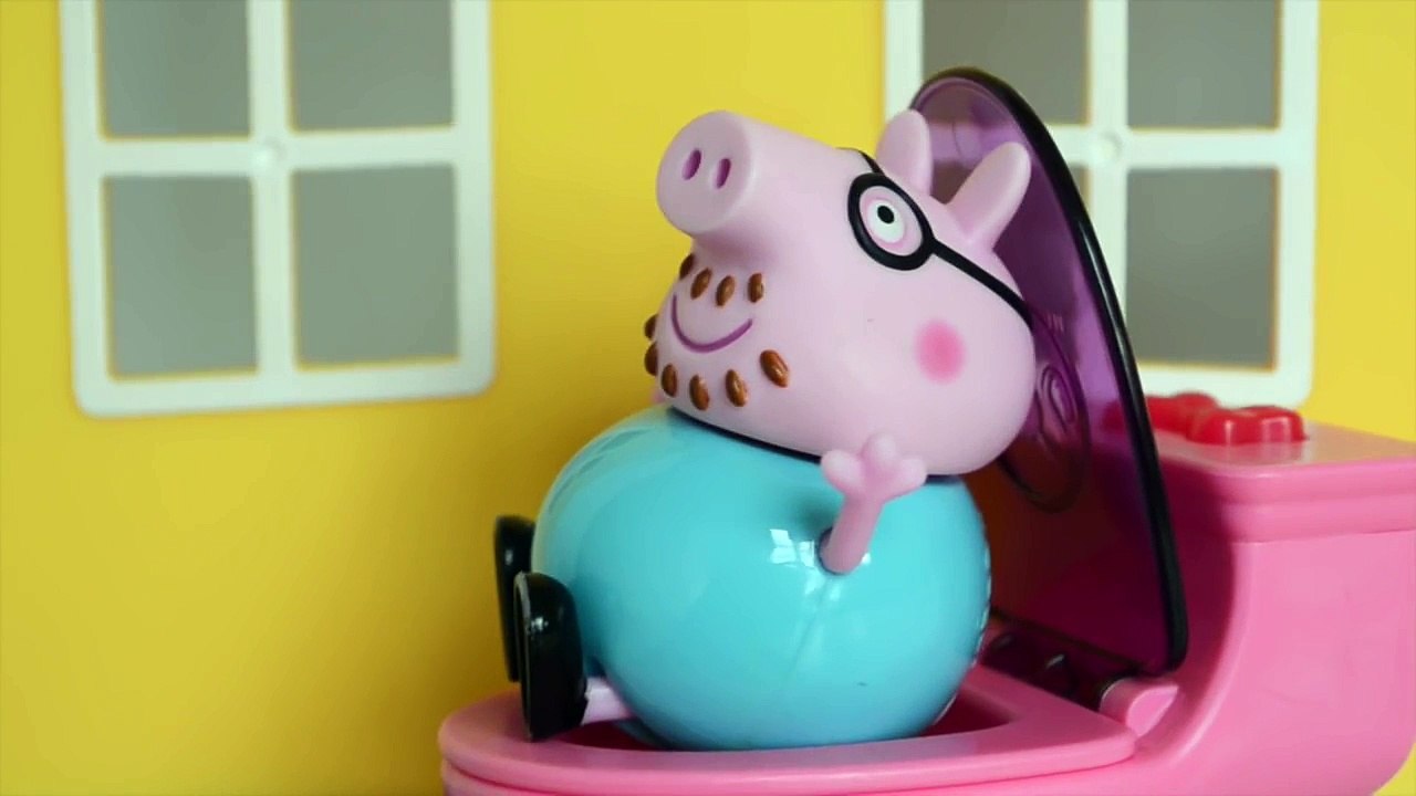Pig George da Familia Peppa Pig Tomando banho De Banheira antes Do Jogo de Futebol!!! Em Portugues