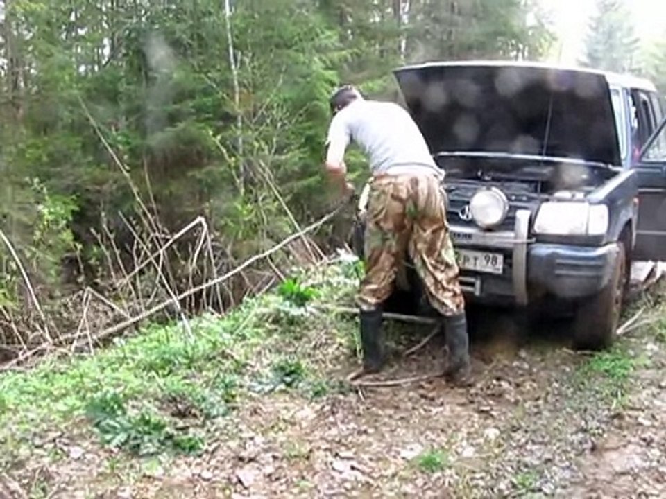 Mitsubishi L200 & Hyundai Galloper 4x4 Off-road Mud Bog