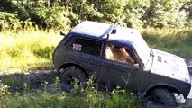 Lada Niva 4x4 Extreme Off-road Fails in Mud 2015 Compilation