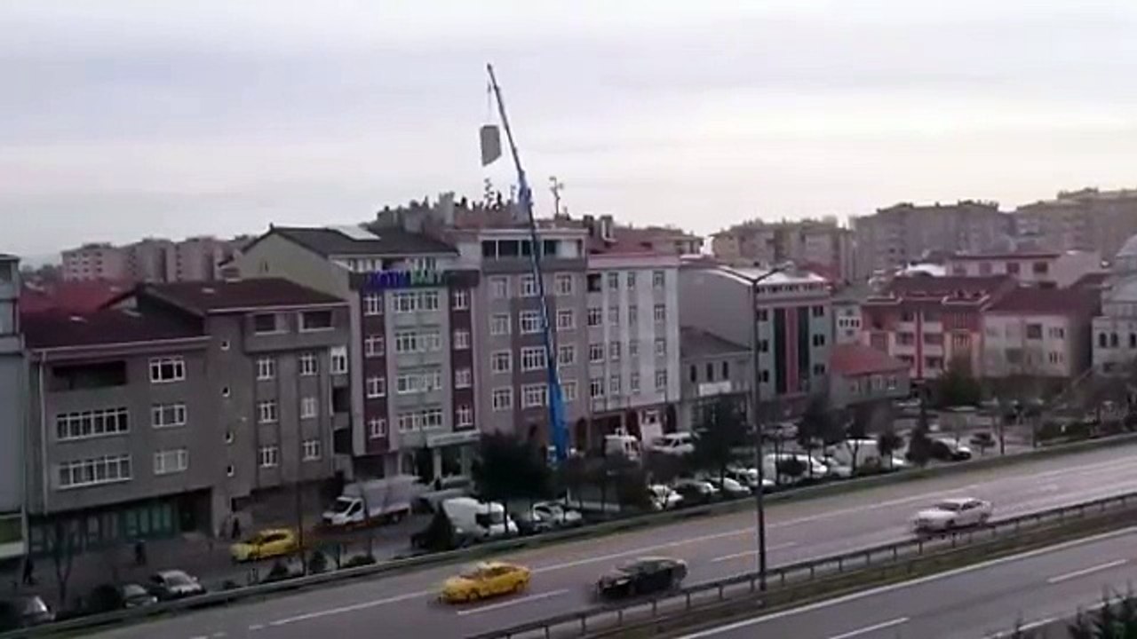 Baz istasyonunu sahte baca ile gizleme operasyonu