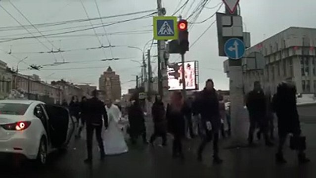 بدموع هربتلو ملكرهبة قبل العرس بلحظات تفرج في العرض