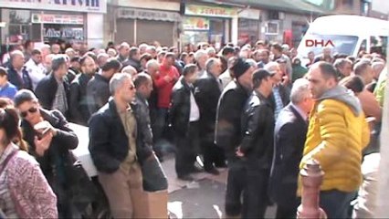 Artvin Vatandaşlar Valilik Önünde Toplandı