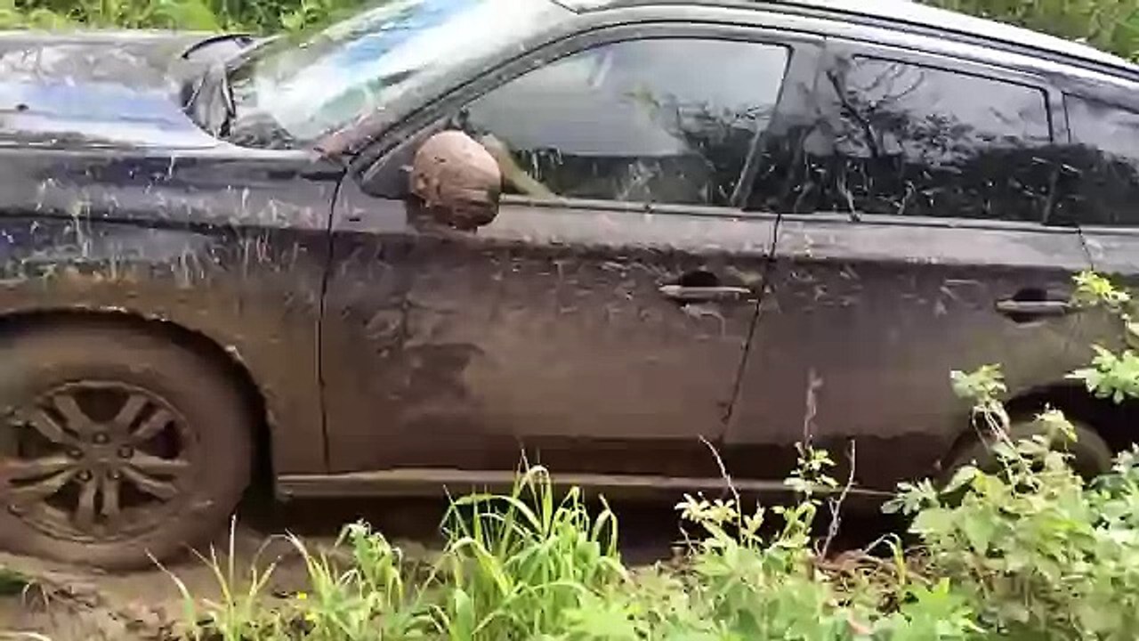 Mitsubishi Outlander mini off-road