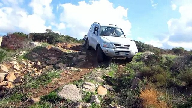 Mitsubishi Pajero 3 Di-D 3.2 V60 3-3 - Climbing Off Road
