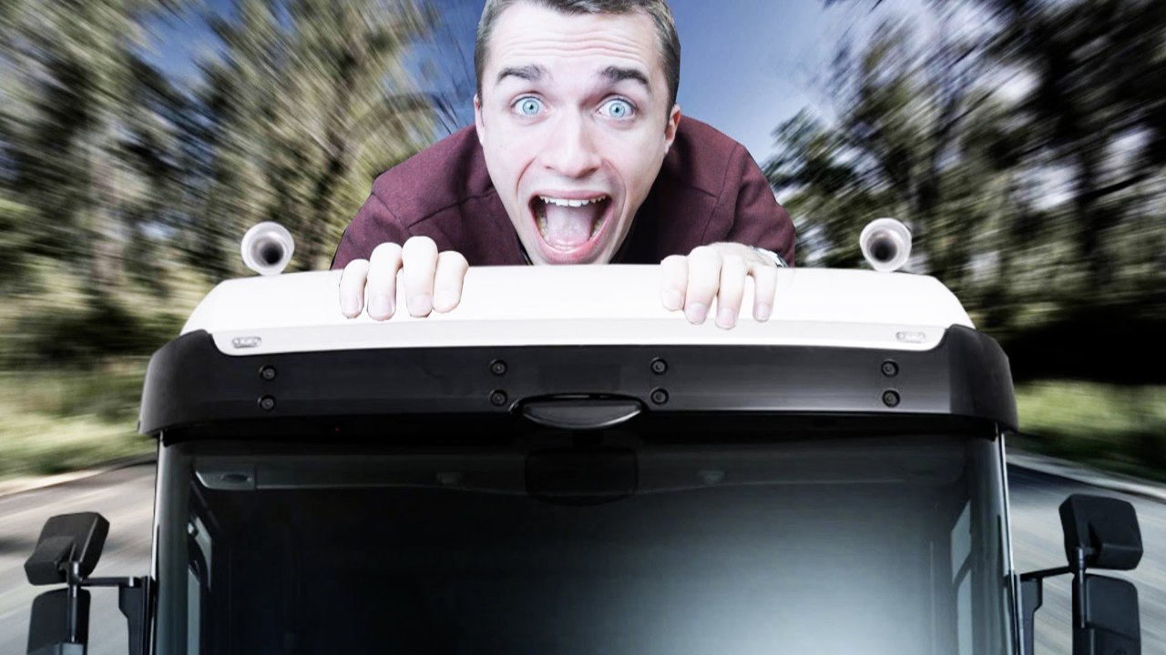SQUEEZIE-SQUEEZIE VAN DAMME ET SES CAMIONS ! (Clustertruck)