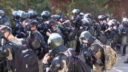 İş Makinelerinin Geçişine İzin Vermeyen Gruba Müdahale (4)