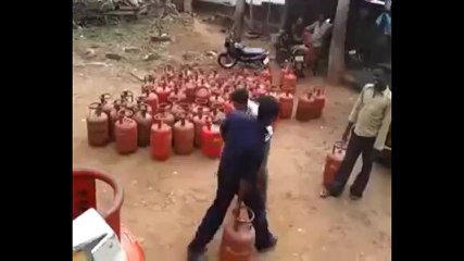 whatsapp amazing video _ Unbelievable Gas Cylinder Loading In Truck