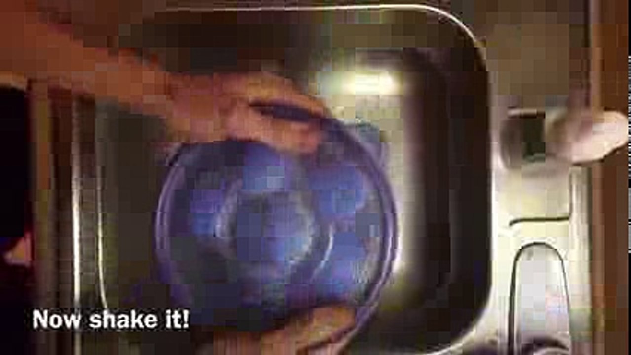 How To Peel 5 Hard Boiled Eggs At The Same Time