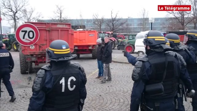 Rennes. Tensions entre les agriculteurs et les CRS devant la préfecture