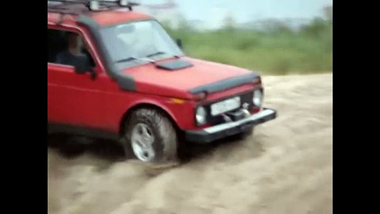 OFF Road 4x4 Toyota Hilux vs Jeep Cherokee vs Lada Niva vs Uaz 469