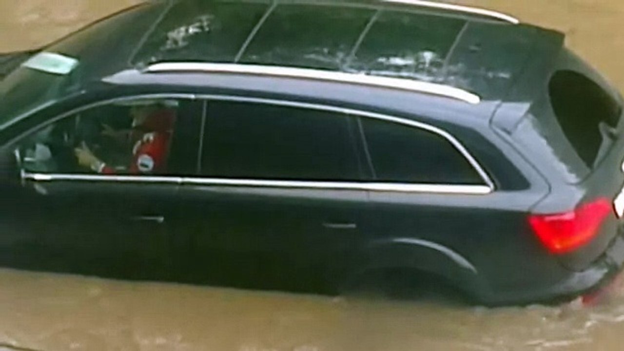 Off-road 4x4 Audi Q7 Floats and Drowns Epic Fails