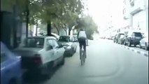 Skok na BMXie przez samochód - Cały wideo Lektor PL 12