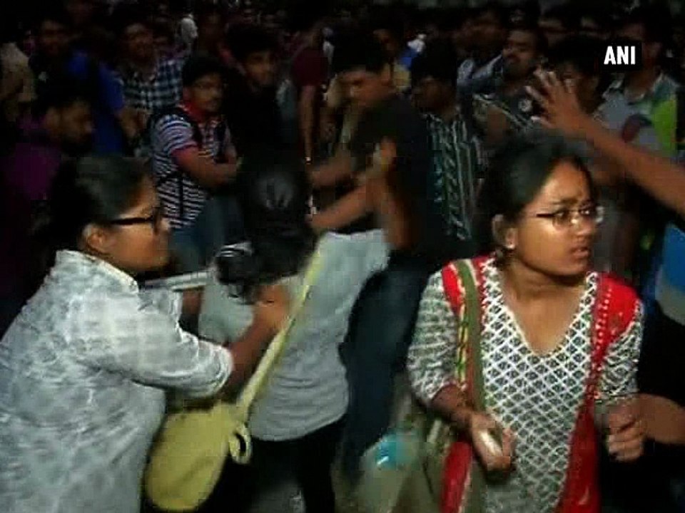 Jadavpur University students protest against  anti-national activity in JNU