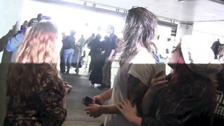 Harry Styles cant find his car at LAX, mobbed by paparazzi & fans