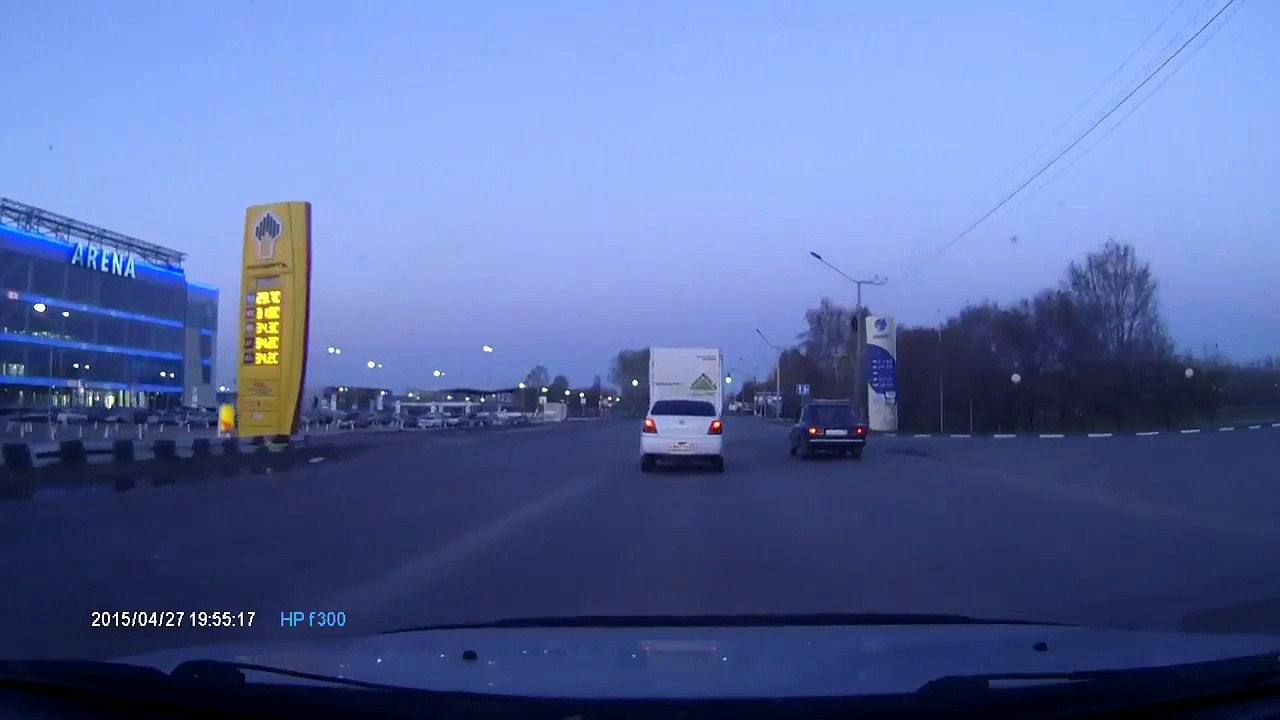 Idiot attempts to overtake