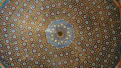 Комплексная геометрия в исламском искусстве: тайны и узоры 🕌