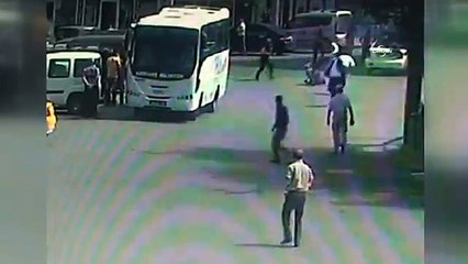 Prof. Dr. Bingür Sönmez’e saldırı anı, güvenlik kamerasında