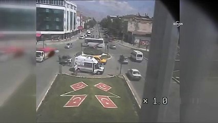Mobese kameralarına takılan ilginç kazalar