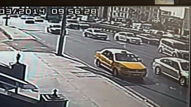 Üst geçidi yıkan tanker kamerada