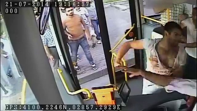 Otobüs şoförüne dayak kamerada