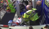 Un client intervient pendant un braquage et neutralise le voleur armé