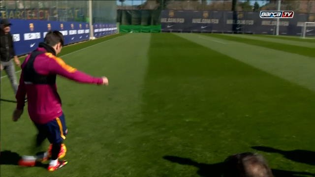 Barcelone - Le but surréaliste de Messi à l'entrainement