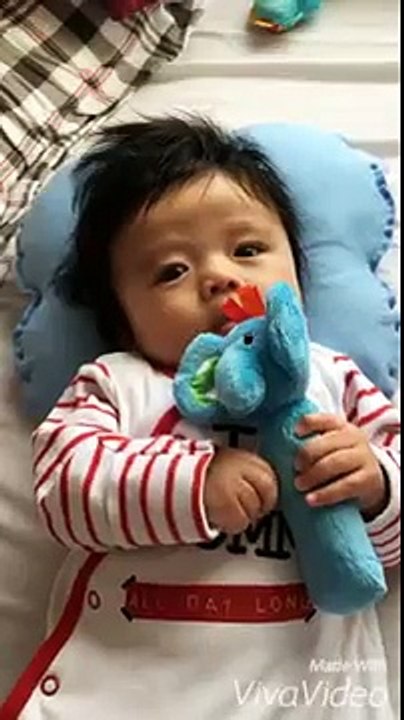 3 month old baby Zachary interesting in toy (Funny Videos 720p)