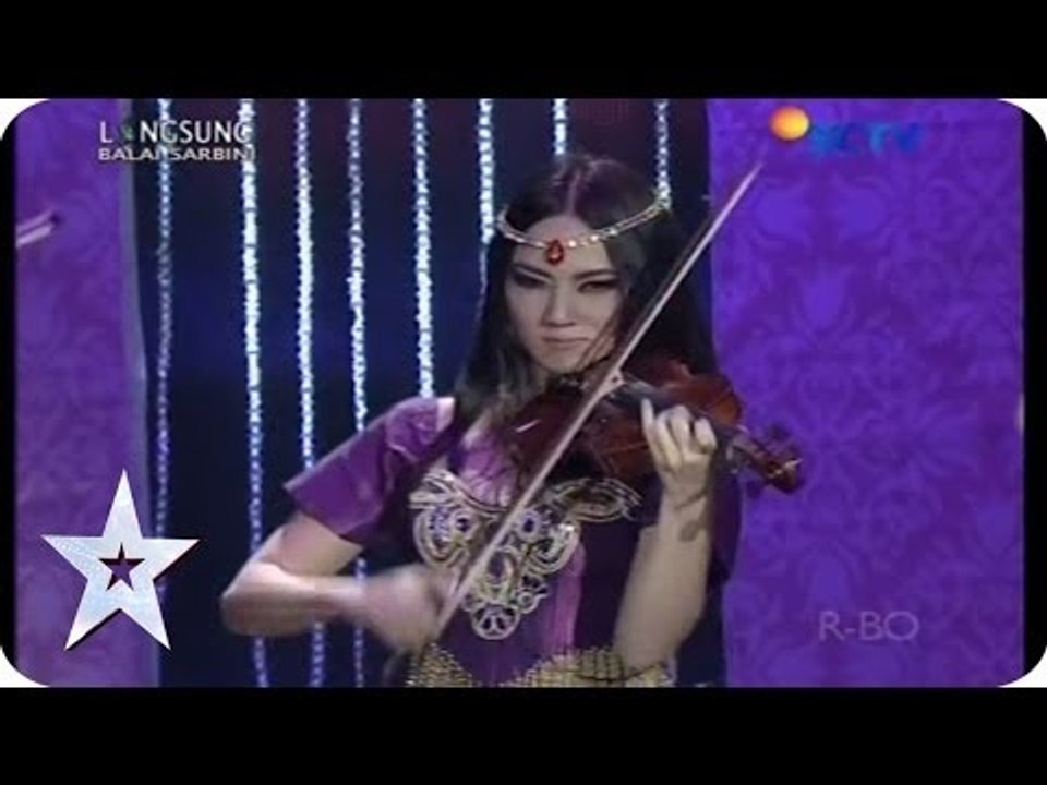 3 Beautiful girls "Aura Strings" playing Sik Asik - WILDCARD - Indonesia's Got Talent