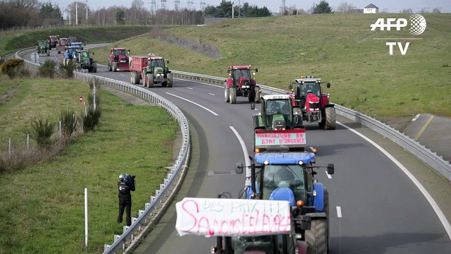 A Rennes, les agriculteurs bretons bloquent la rocade