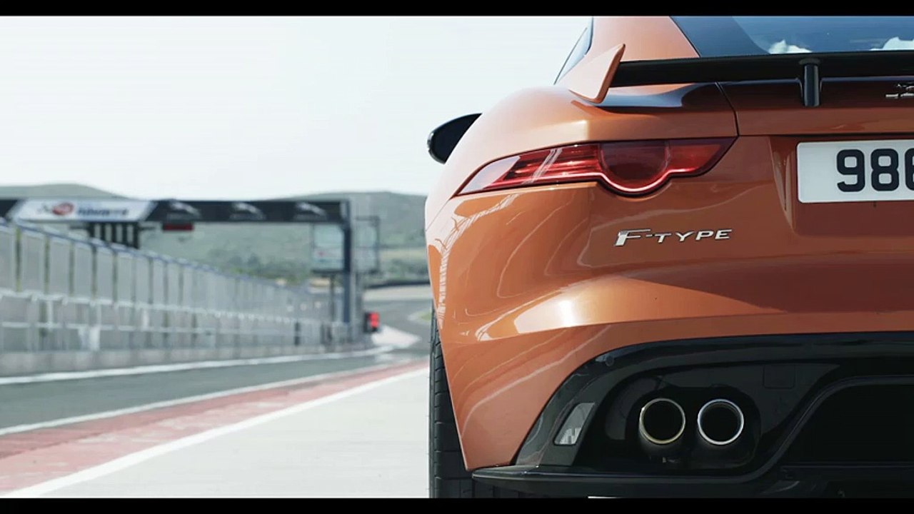 La Jaguar F-Type SVR à moteur V8 5.0L suralimenté développe 575 ch