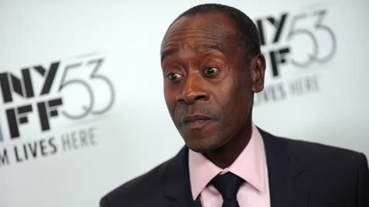 Don Cheadle sagt, dass er Taylor Swift nicht hasst