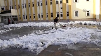 Valilik Binasının Bodrumunu Su Bastı